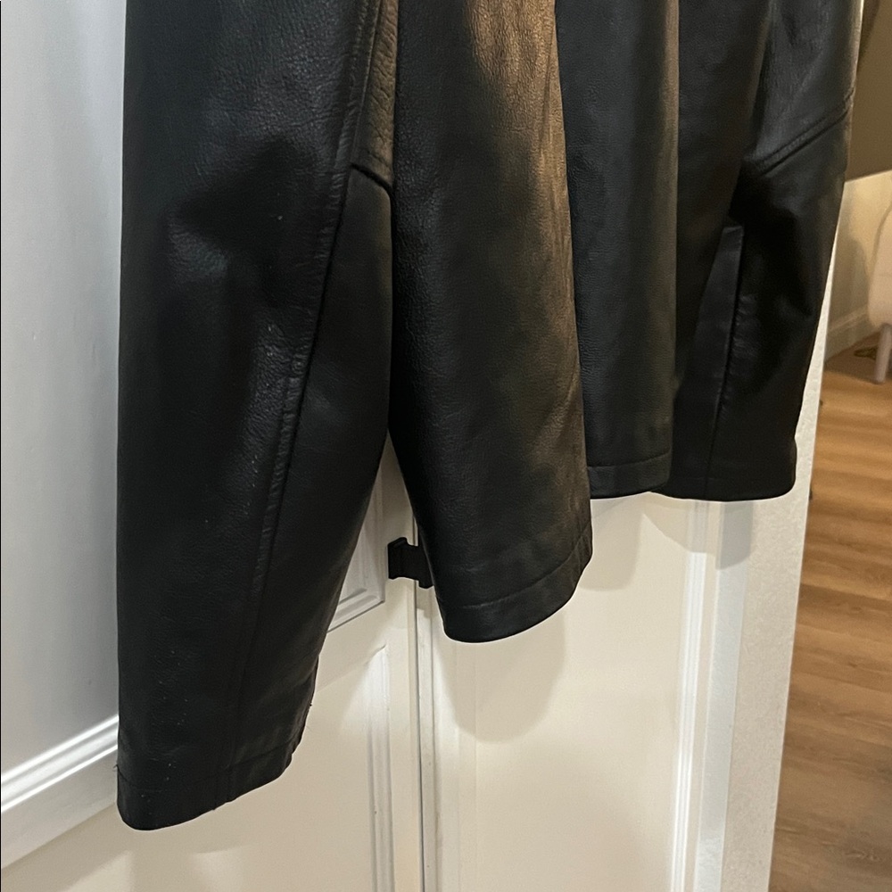 Mans Black Leather Jacket Medium - image 5
